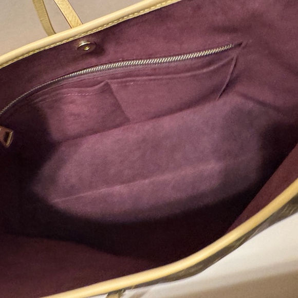 Louis Vuitton CarryAll MM - Picture 15 of 17